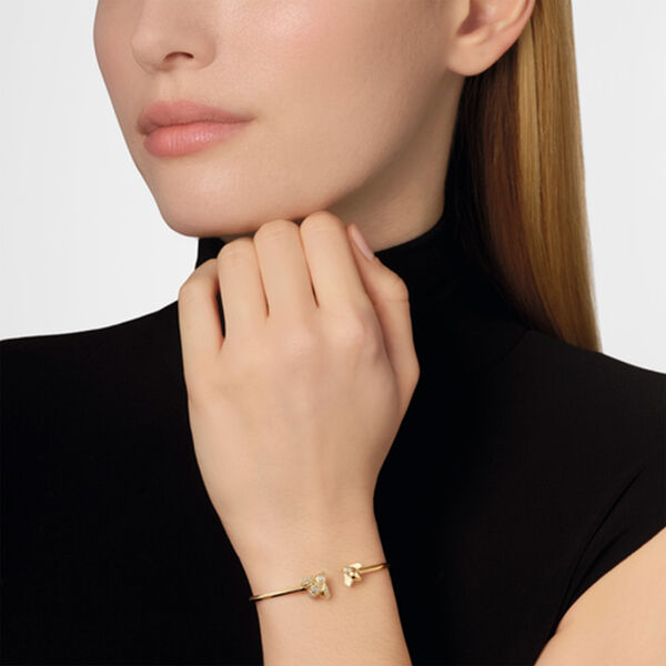 Bee De Chaumet Yellow Gold and Diamond Pav&eacute; Bangle